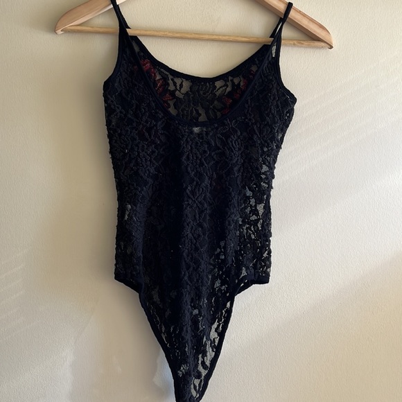 Suzy Shier Floral Lace Bodysuit - Picture 3 of 4